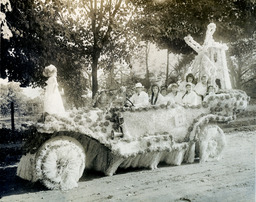 Old Home Week parade, 1915