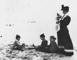 Pyle, Mrs. Howard (Anne Poole) and children, ca. 1890