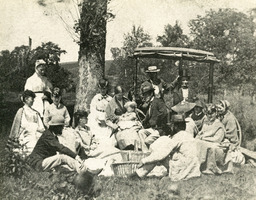Unidentified people at Lyceum Picnic, late 19th century