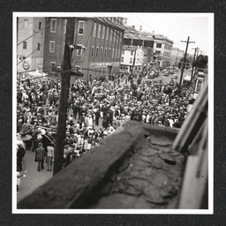 Big August Quarterly 800 block French St., view of crowds, August 27, 1939