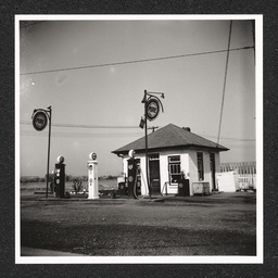 Pure gas station, 1940