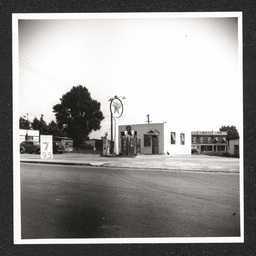 Texaco gas station, exterior view 1940