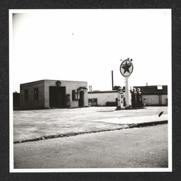 Texaco gas station, exterior view 1940