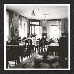 Elsie's Chicken Shack 1200 Walnut St., empty interior, 1940