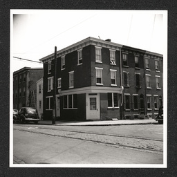 Dr. Douglas Giles' Dentist Office 858 Poplar St, 9th and Poplar St, exterior view, 1938-1940