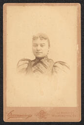 Cabinet card, Portrait of a woman with large sleeves, front