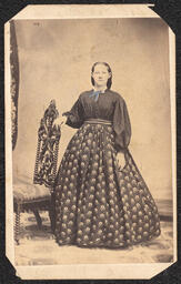Carte de visite, Woman in Flower dress, front